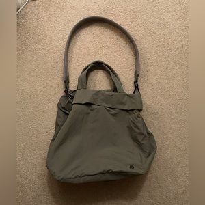 lululemon on my level bag